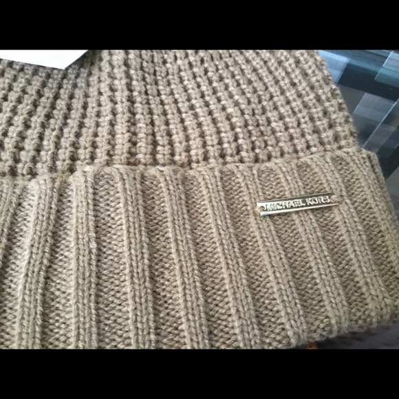 Michael Kors Cap - Picture 2 of 5